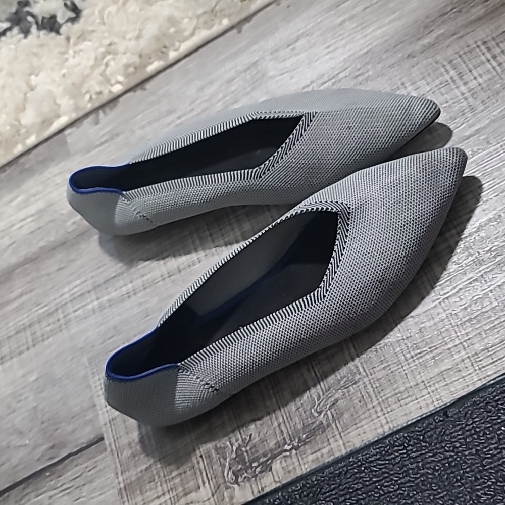 Gray Rothy style womans sz 7 pointed toe flats